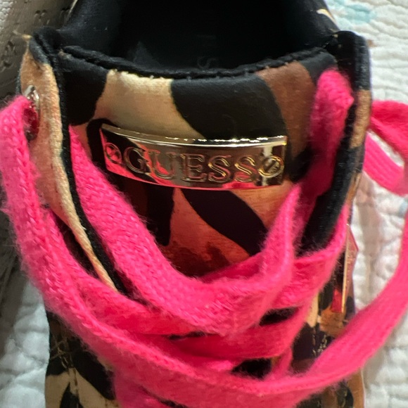 GUESS TENNIS WALKING SHOES SIZE 6 M GWSAVED Lace Up Animal Print - Picture 9 of 11